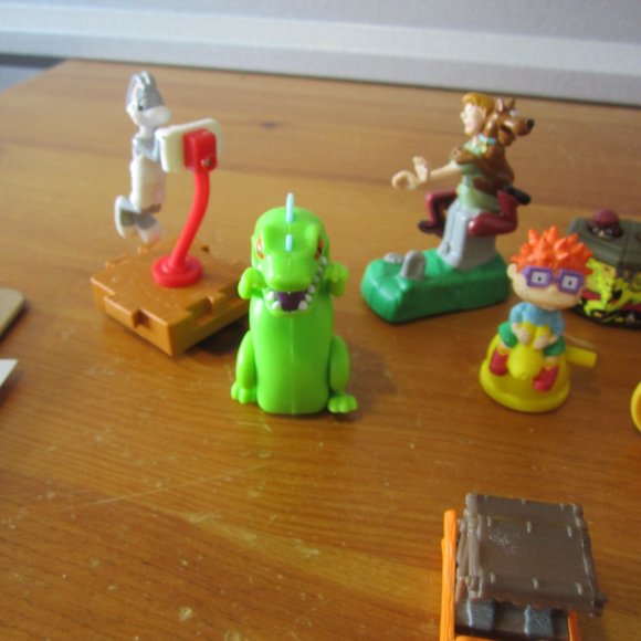 VTG 10 PLASTIC TOYS FOR SALE, BURGER KING, MATCHBOX ETC, READ ALL - Picture 2 of 4